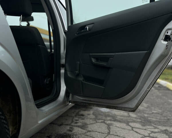 Опель Астра, объемом двигателя 1.7 л и пробегом 225 тыс. км за 5200 $, фото 11 на Automoto.ua