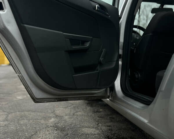 Опель Астра, объемом двигателя 1.7 л и пробегом 225 тыс. км за 5200 $, фото 10 на Automoto.ua