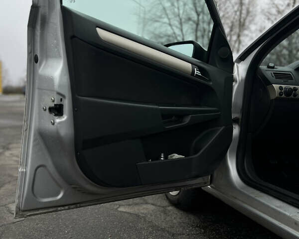 Опель Астра, объемом двигателя 1.7 л и пробегом 225 тыс. км за 5200 $, фото 8 на Automoto.ua