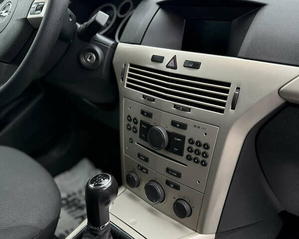 Опель Астра, объемом двигателя 1.6 л и пробегом 255 тыс. км за 5250 $, фото 10 на Automoto.ua