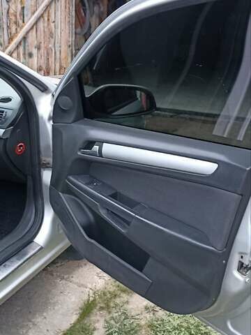 Опель Астра, объемом двигателя 1.7 л и пробегом 268 тыс. км за 4650 $, фото 25 на Automoto.ua