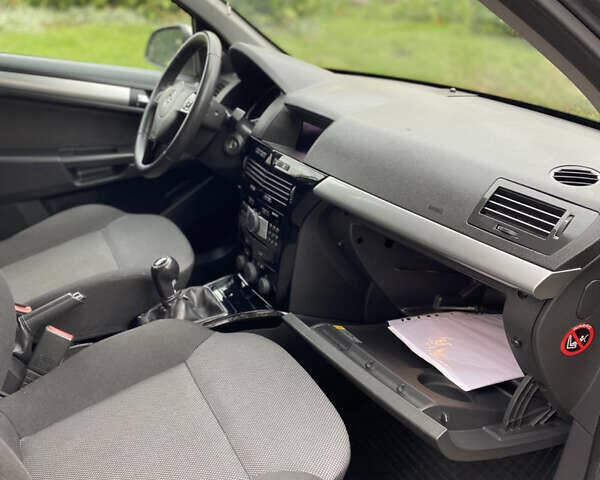Опель Астра, объемом двигателя 1.7 л и пробегом 258 тыс. км за 6400 $, фото 25 на Automoto.ua