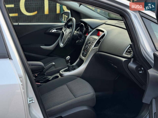 Опель Астра 2010 у Дрогобичі на Automoto.ua Опель Астра, об'ємом двигуна 1.7 л та пробігом 240 тис. км за 6850 $, фото 4 на Automoto.ua