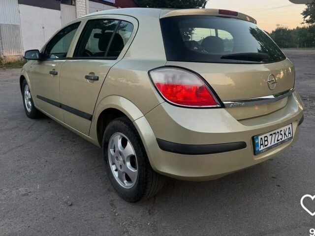 Желтый Опель Астра, объемом двигателя 1.4 л и пробегом 250 тыс. км за 3999 $, фото 4 на Automoto.ua