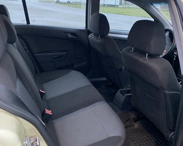 Желтый Опель Астра, объемом двигателя 1.6 л и пробегом 253 тыс. км за 3900 $, фото 18 на Automoto.ua