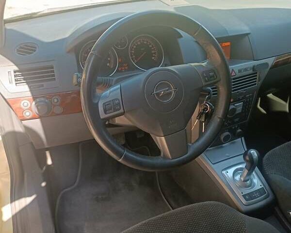 Желтый Опель Астра, объемом двигателя 1.6 л и пробегом 127 тыс. км за 5500 $, фото 7 на Automoto.ua