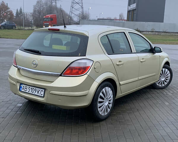 Желтый Опель Астра, объемом двигателя 1.6 л и пробегом 253 тыс. км за 3900 $, фото 1 на Automoto.ua