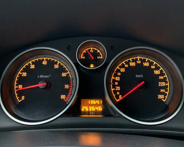 Желтый Опель Астра, объемом двигателя 1.6 л и пробегом 253 тыс. км за 3900 $, фото 17 на Automoto.ua