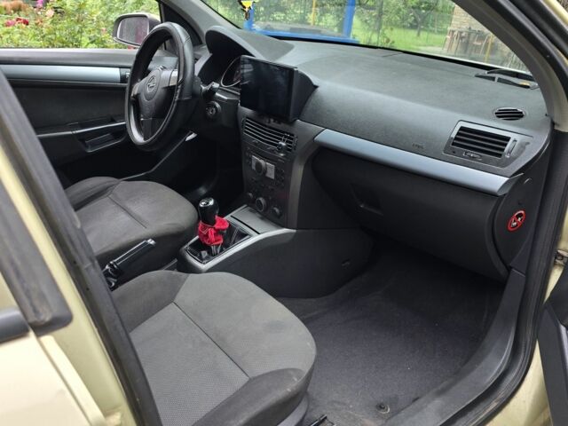 Желтый Опель Астра, объемом двигателя 1.7 л и пробегом 390 тыс. км за 4200 $, фото 6 на Automoto.ua