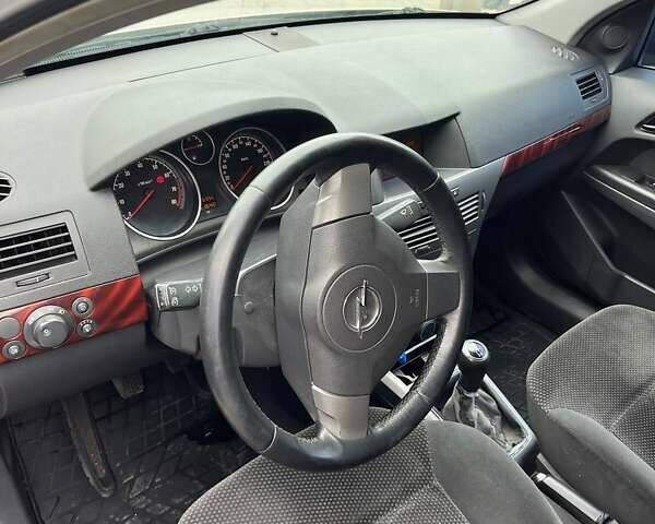 Жовтий Опель Астра, об'ємом двигуна 1.8 л та пробігом 254 тис. км за 3800 $, фото 7 на Automoto.ua