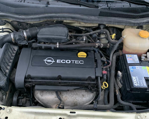 Желтый Опель Астра, объемом двигателя 1.6 л и пробегом 253 тыс. км за 3900 $, фото 7 на Automoto.ua