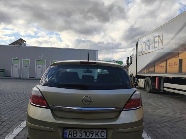 Желтый Опель Астра, объемом двигателя 1.6 л и пробегом 252 тыс. км за 4000 $, фото 2 на Automoto.ua