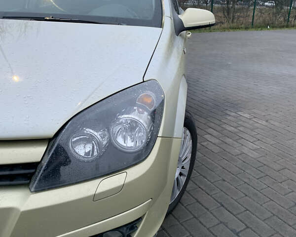 Желтый Опель Астра, объемом двигателя 1.6 л и пробегом 253 тыс. км за 3900 $, фото 4 на Automoto.ua