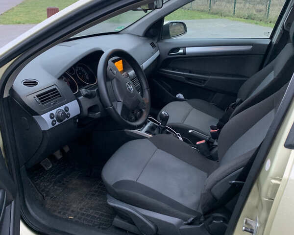 Желтый Опель Астра, объемом двигателя 1.6 л и пробегом 253 тыс. км за 3900 $, фото 10 на Automoto.ua