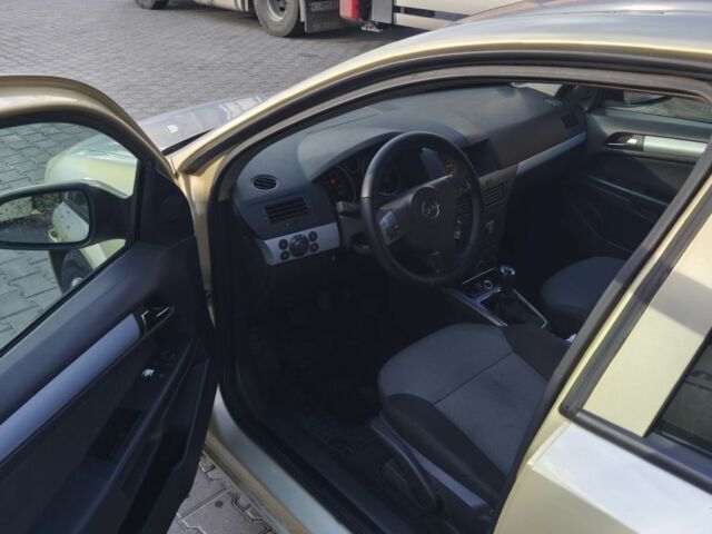 Желтый Опель Астра, объемом двигателя 1.6 л и пробегом 252 тыс. км за 4000 $, фото 5 на Automoto.ua