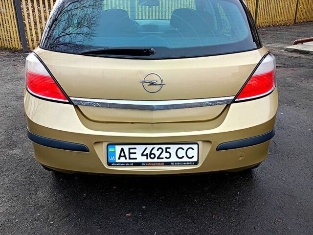 Желтый Опель Астра, объемом двигателя 1.6 л и пробегом 160 тыс. км за 4000 $, фото 1 на Automoto.ua