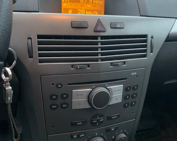 Желтый Опель Астра, объемом двигателя 1.6 л и пробегом 253 тыс. км за 3900 $, фото 14 на Automoto.ua