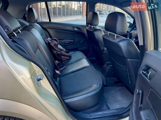 Желтый Опель Астра, объемом двигателя 1.6 л и пробегом 299 тыс. км за 3750 $, фото 16 на Automoto.ua