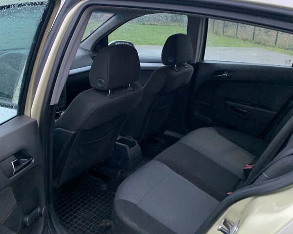 Желтый Опель Астра, объемом двигателя 1.6 л и пробегом 253 тыс. км за 3900 $, фото 19 на Automoto.ua