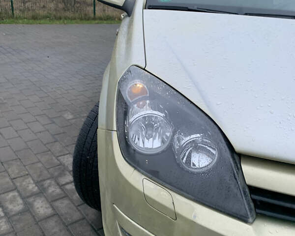 Желтый Опель Астра, объемом двигателя 1.6 л и пробегом 253 тыс. км за 3900 $, фото 5 на Automoto.ua