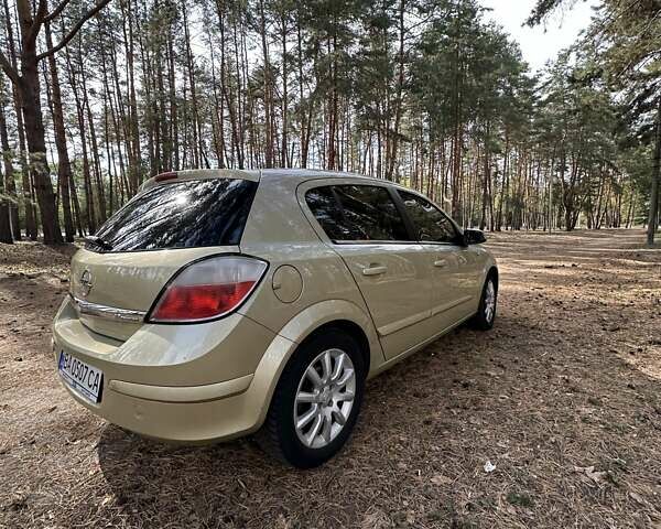 Желтый Опель Астра, объемом двигателя 1.6 л и пробегом 348 тыс. км за 4100 $, фото 2 на Automoto.ua