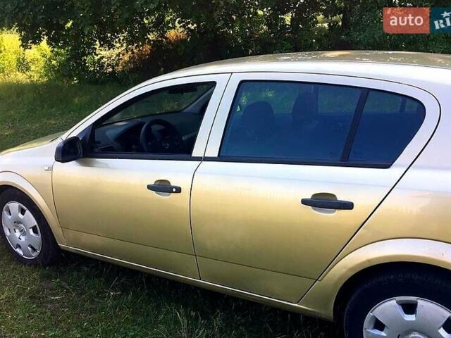 Желтый Опель Астра, объемом двигателя 1.6 л и пробегом 326 тыс. км за 3700 $, фото 2 на Automoto.ua