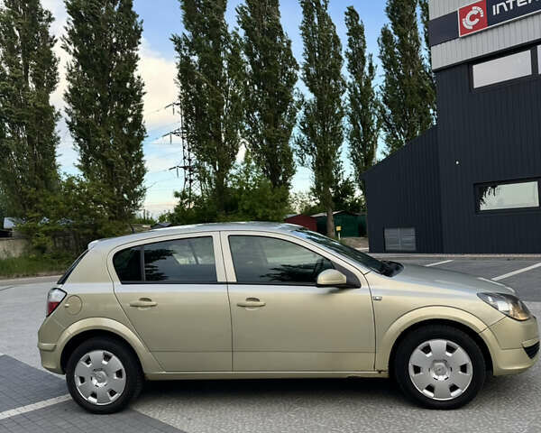 Жовтий Опель Астра, об'ємом двигуна 1.36 л та пробігом 276 тис. км за 3450 $, фото 5 на Automoto.ua