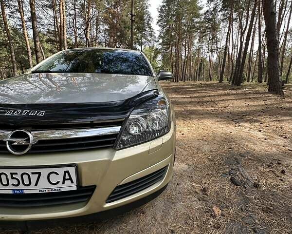 Желтый Опель Астра, объемом двигателя 1.6 л и пробегом 348 тыс. км за 4100 $, фото 4 на Automoto.ua