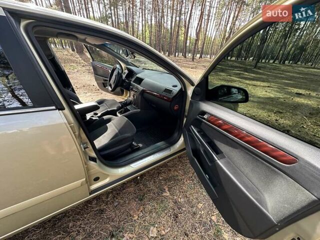 Желтый Опель Астра, объемом двигателя 1.6 л и пробегом 348 тыс. км за 4100 $, фото 10 на Automoto.ua