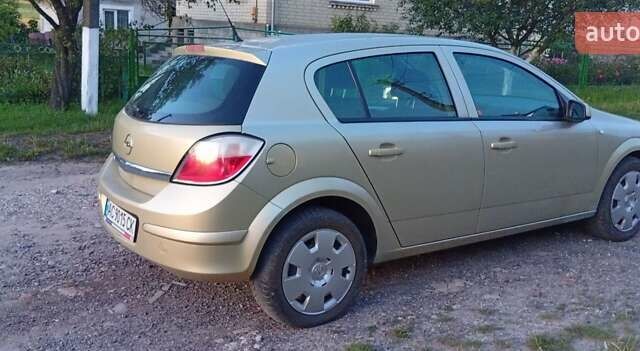 Желтый Опель Астра, объемом двигателя 1.36 л и пробегом 250 тыс. км за 2650 $, фото 2 на Automoto.ua
