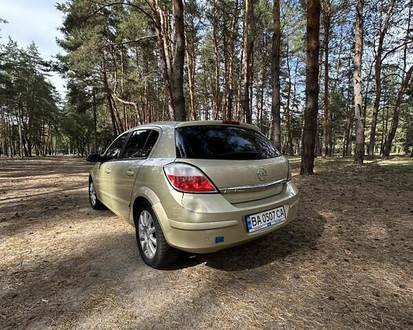 Желтый Опель Астра, объемом двигателя 1.6 л и пробегом 348 тыс. км за 4100 $, фото 3 на Automoto.ua