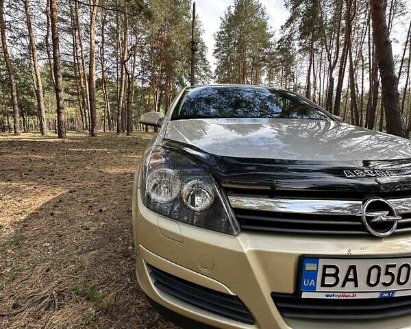 Желтый Опель Астра, объемом двигателя 1.6 л и пробегом 348 тыс. км за 4100 $, фото 5 на Automoto.ua
