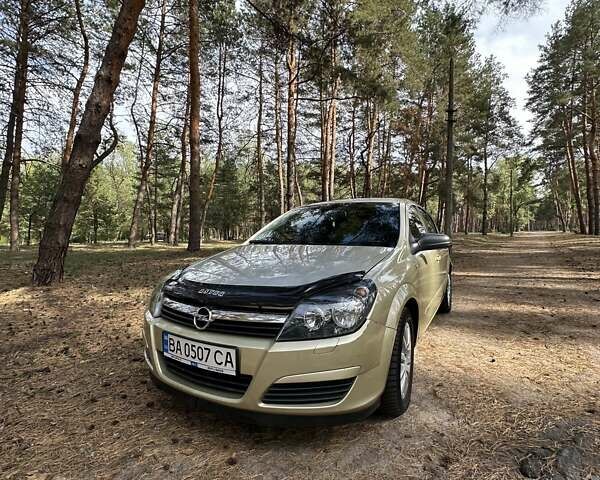 Желтый Опель Астра, объемом двигателя 1.6 л и пробегом 348 тыс. км за 4100 $, фото 1 на Automoto.ua