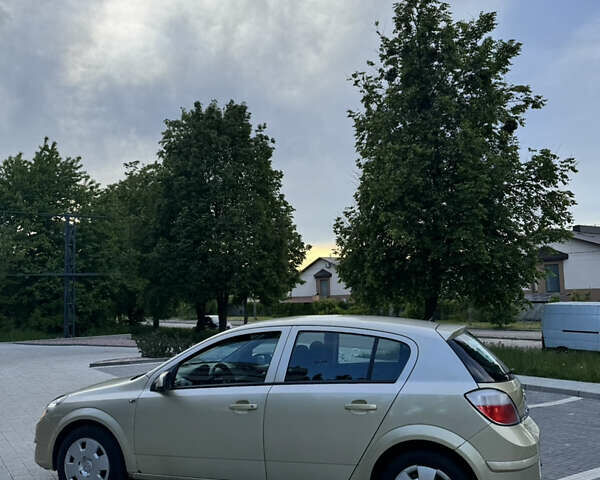 Жовтий Опель Астра, об'ємом двигуна 1.36 л та пробігом 276 тис. км за 3450 $, фото 16 на Automoto.ua