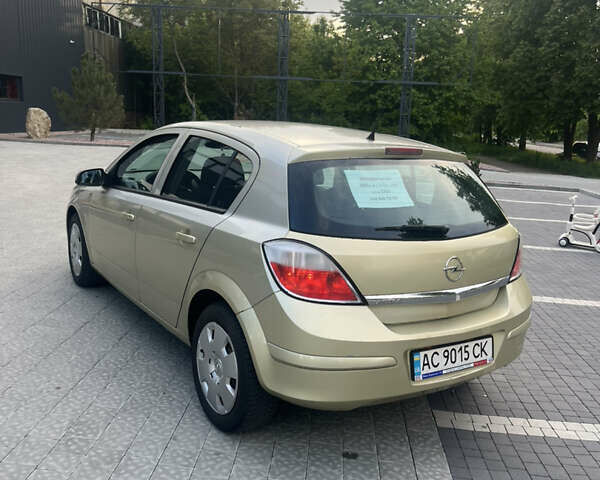 Жовтий Опель Астра, об'ємом двигуна 1.36 л та пробігом 276 тис. км за 3450 $, фото 13 на Automoto.ua