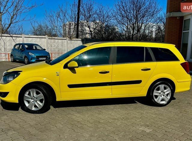 Желтый Опель Астра, объемом двигателя 1.69 л и пробегом 300 тыс. км за 4799 $, фото 1 на Automoto.ua