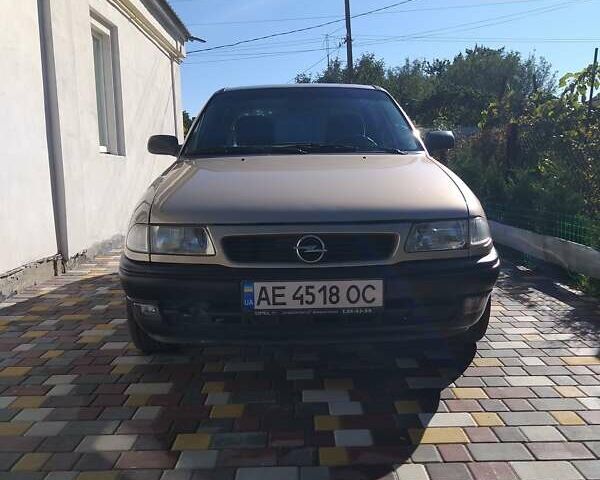 Жовтий Опель Астра, об'ємом двигуна 1.4 л та пробігом 165 тис. км за 3000 $, фото 26 на Automoto.ua