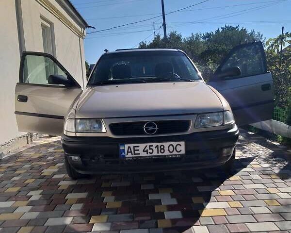 Жовтий Опель Астра, об'ємом двигуна 1.4 л та пробігом 165 тис. км за 3000 $, фото 6 на Automoto.ua