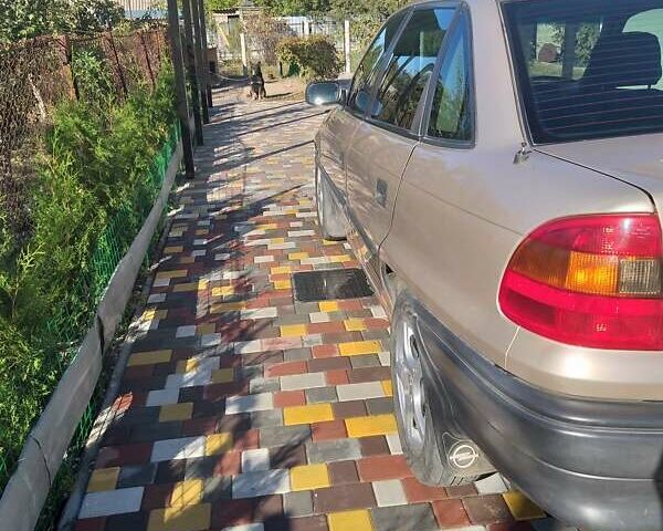 Жовтий Опель Астра, об'ємом двигуна 1.4 л та пробігом 165 тис. км за 3000 $, фото 25 на Automoto.ua