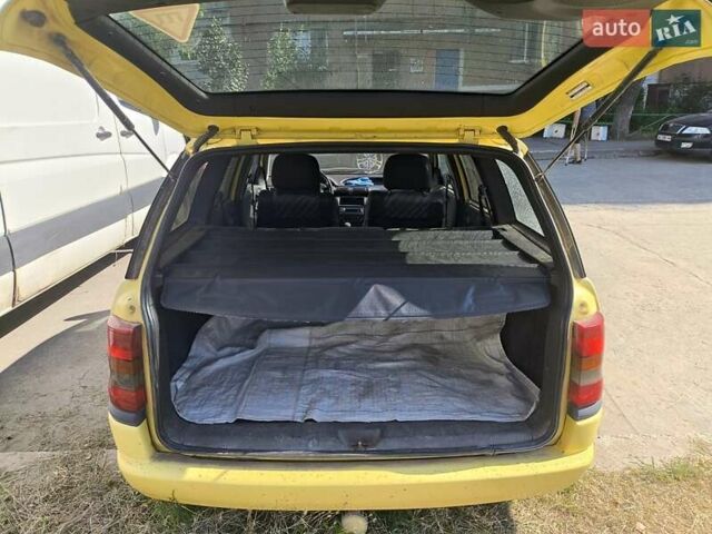 Желтый Опель Астра, объемом двигателя 1.8 л и пробегом 300 тыс. км за 1100 $, фото 15 на Automoto.ua