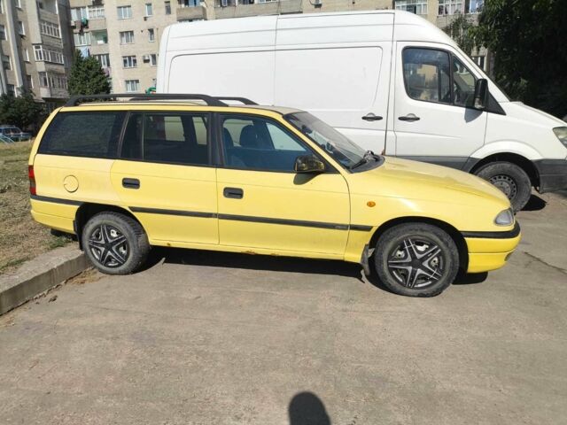 Желтый Опель Астра, объемом двигателя 1.8 л и пробегом 300 тыс. км за 1400 $, фото 13 на Automoto.ua