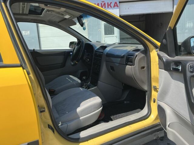 Жовтий Опель Астра, об'ємом двигуна 1.2 л та пробігом 220 тис. км за 2200 $, фото 11 на Automoto.ua