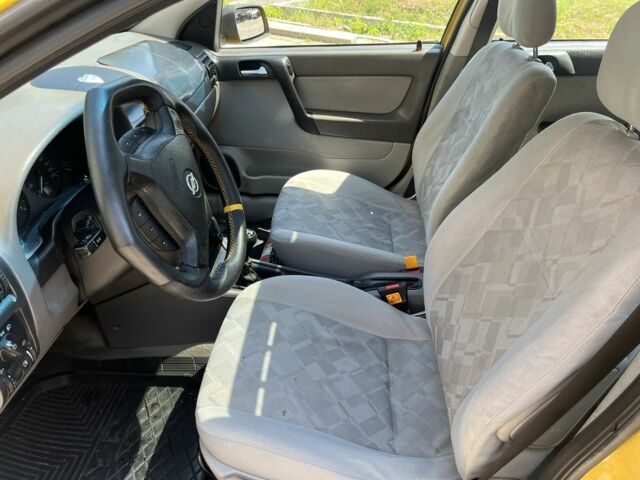 Жовтий Опель Астра, об'ємом двигуна 1.2 л та пробігом 220 тис. км за 2200 $, фото 12 на Automoto.ua