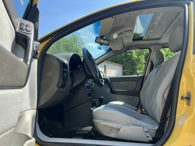 Жовтий Опель Астра, об'ємом двигуна 1.2 л та пробігом 220 тис. км за 2200 $, фото 4 на Automoto.ua