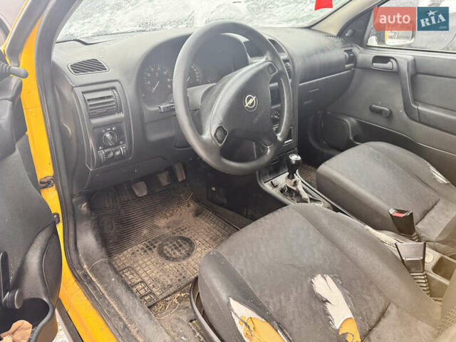 Желтый Опель Астра, объемом двигателя 1.6 л и пробегом 345 тыс. км за 2000 $, фото 4 на Automoto.ua