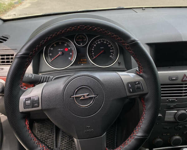 Желтый Опель Астра, объемом двигателя 1.8 л и пробегом 272 тыс. км за 4800 $, фото 11 на Automoto.ua