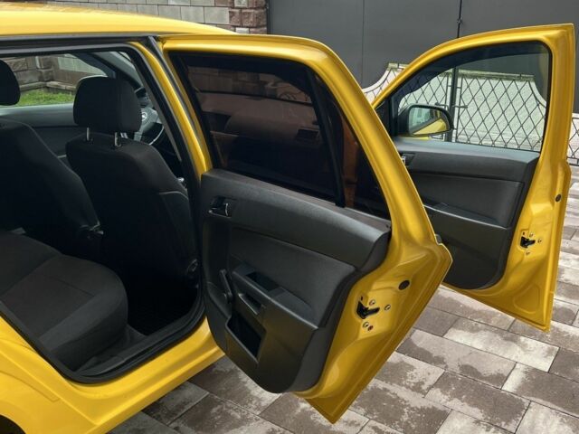 Желтый Опель Астра, объемом двигателя 1.7 л и пробегом 316 тыс. км за 4099 $, фото 7 на Automoto.ua