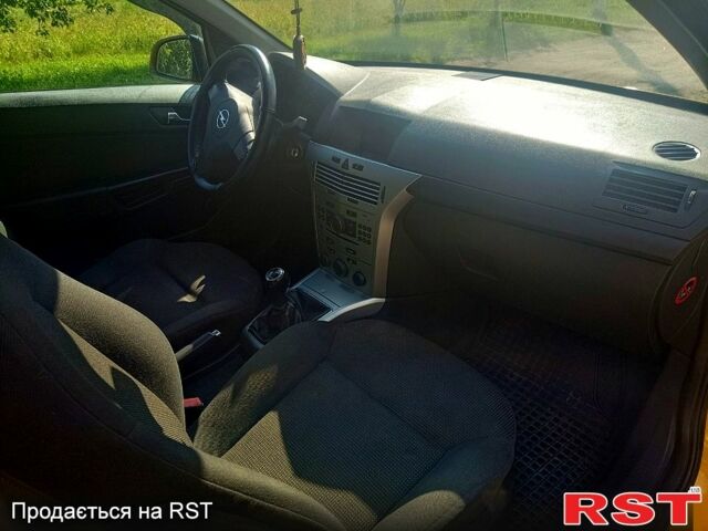 Желтый Опель Астра, объемом двигателя 1.7 л и пробегом 315 тыс. км за 5000 $, фото 7 на Automoto.ua