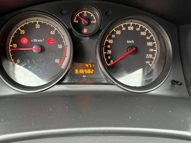 Желтый Опель Астра, объемом двигателя 1.7 л и пробегом 316 тыс. км за 4099 $, фото 12 на Automoto.ua