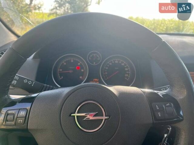 Желтый Опель Астра, объемом двигателя 1.7 л и пробегом 290 тыс. км за 5800 $, фото 11 на Automoto.ua